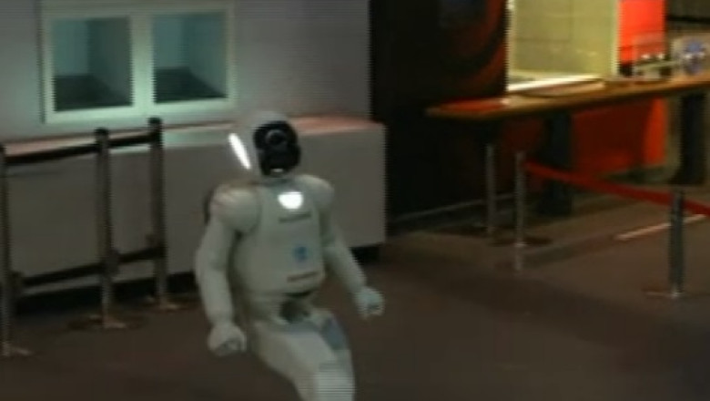 Robotul Asimo a refuzat sa dea mana cu Angela Merkel Imagine