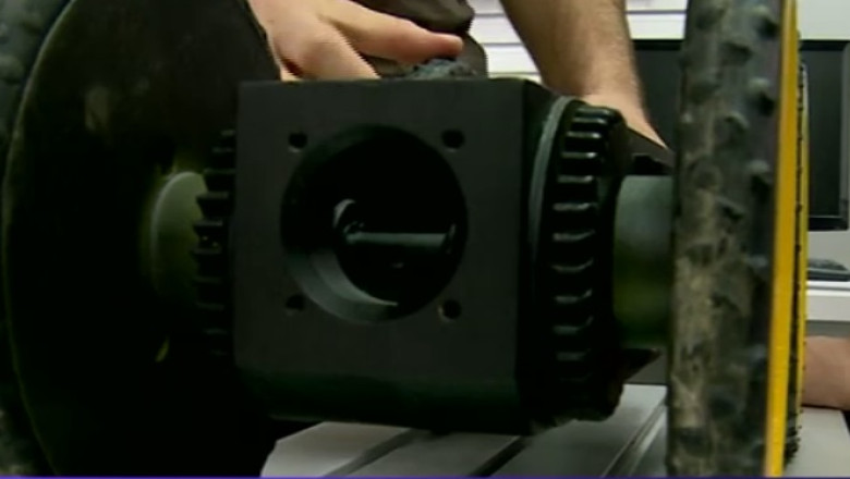 Robotul care repara tevi dar nu strica asfaltul, inventat de o echipa de studenti din Cluj Imagine