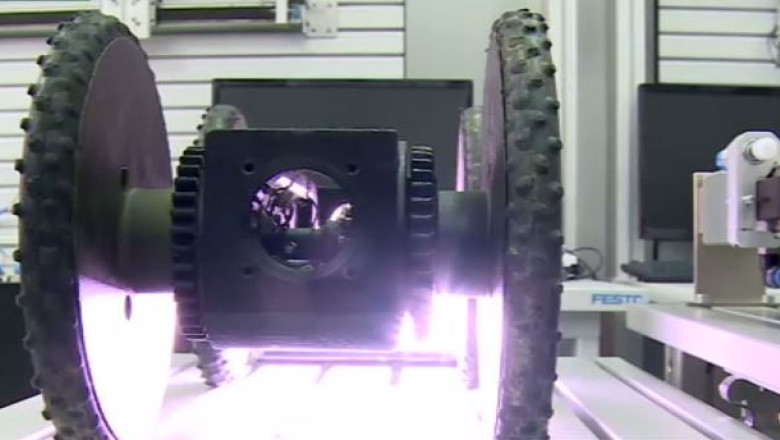 Robotul care repara tevi, dar nu strica asfaltul Imagine