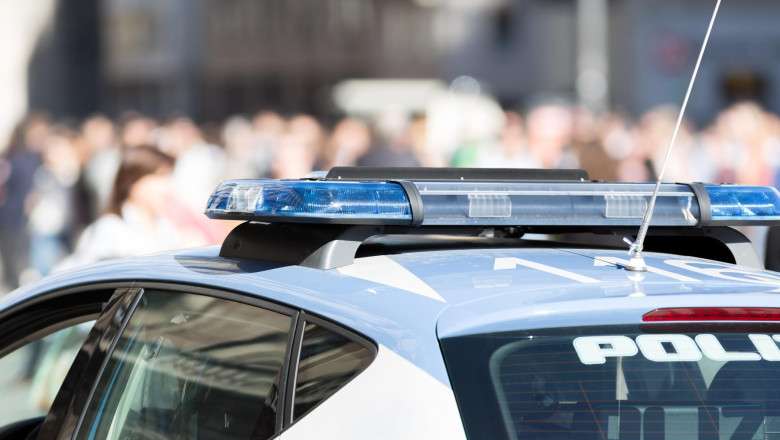 Roman arestat in Italia dupa ce a luat ostatici intr-o farmacie si s-a deghizat in angajat ca sa scape de politisti Imagine