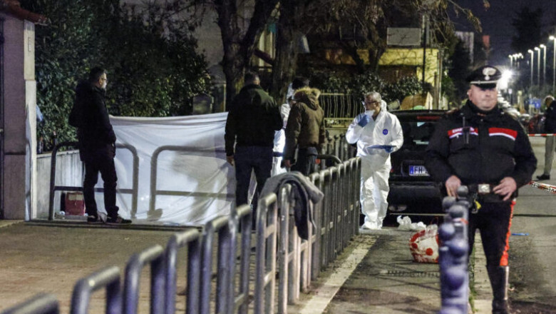 Roman executat in stil mafiot la Roma. Un motociclist a trecut in viteza si l-a impuscat de 2 ori Imagine