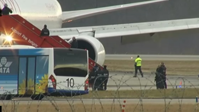 Romani, la bordul avionului deturnat in Elvetia Imagine