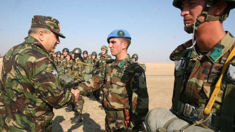 Romania ar putea trimite anul viitor in teatrele de operatii 3.039 de militari, cu 351 mai putini decat in 2013 Imagine