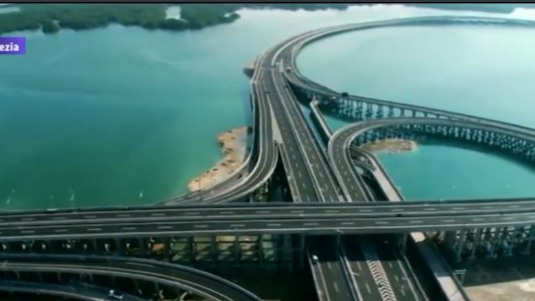 ROMANIA CU INCETINITORUL. Cum e la altii. Autostrada suspendata in Indonezia, construita in numai 14 luni Imagine