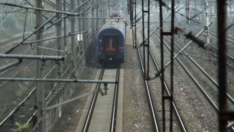 ROMANIA CU INCETINITORUL. Mersul trenurilor, un drum inapoi in trecut. Distante de 30 de kilometri sunt strabatute in doua ore Imagine