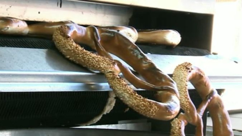 ROMANIA DIN FARFURIE. Covrigul e gustos, nu si sanatos Imagine