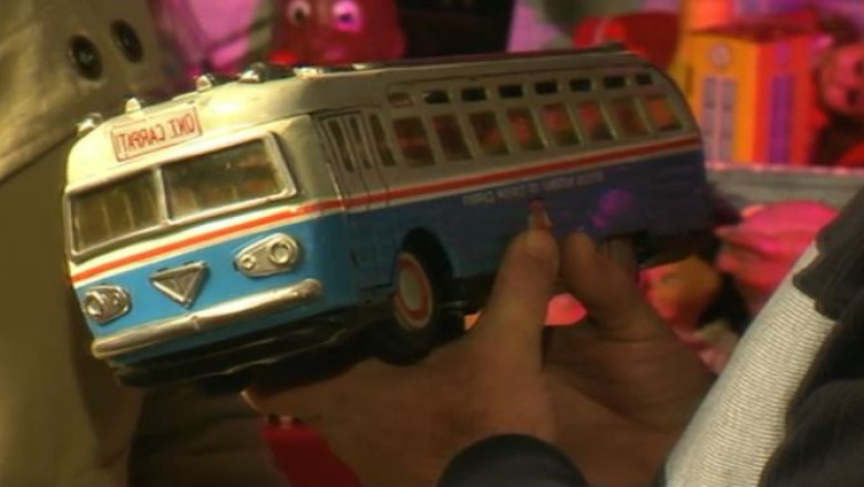 ROMANIA FURATA. Fabricile de jucarii, devalizate si transformate in afaceri imobiliare Imagine