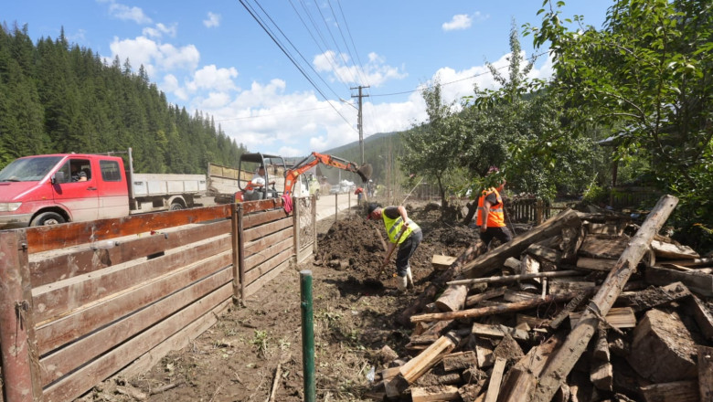 Romania, lovita de fenomene extreme: pompierii au avut 1.700 de interventii intr-o singura zi Imagine