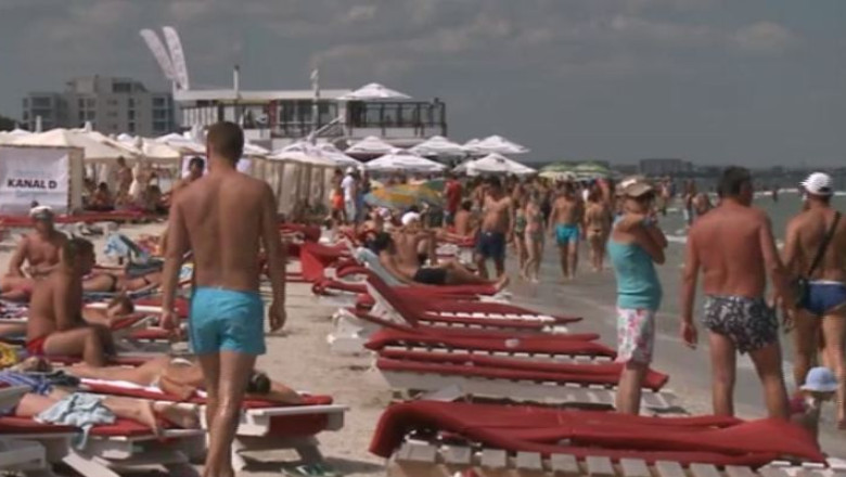 Romania s-a mutat la mare. „Am asezat sezlonguri si in apa” Imagine