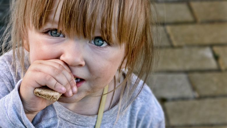 Romania se situeaza pe primul loc, la nivel european, in topul tarilor in care copiii si tinerii sunt puternic afectati de saracie Imagine