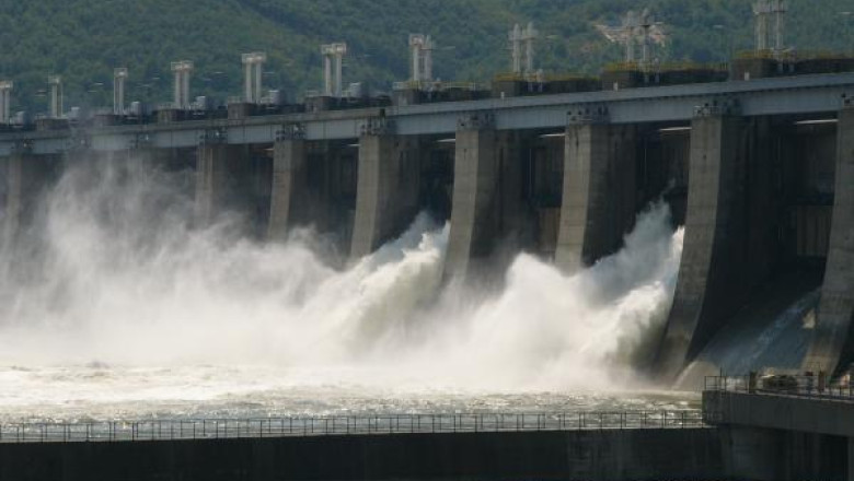 Romania si Bulgaria ar putea construi  in parteneriat o noua hidrocentrala pe Dunare  Imagine