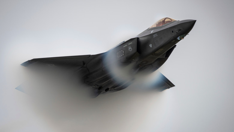Romania si SUA au semnat protocolul privind achizitia a 32 de avioane de lupta „invizibile” F-35 Imagine