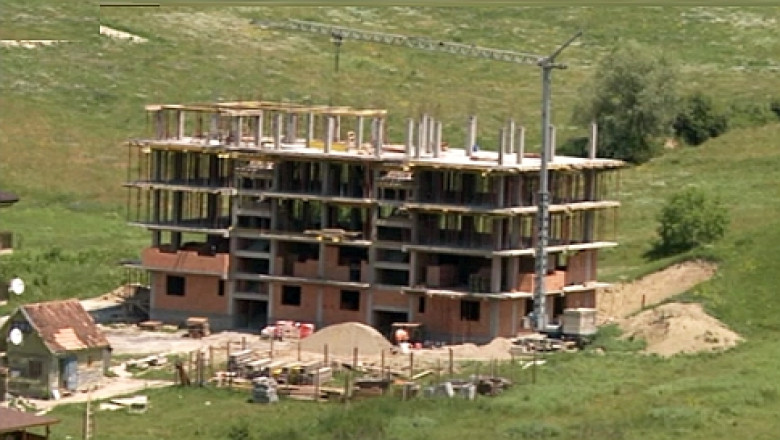 Romania, vanduta la metrul patrat. Cum am pierdut 1 milion de hectare de teren arabil in decurs de opt ani Imagine