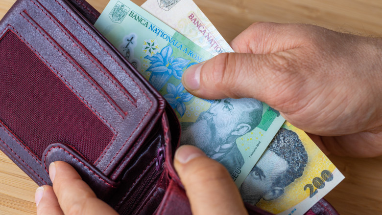 Romanii afectati de modificarile privind CASS. Medic: „Am transmis catre Guvern o posibila varianta de calcul” Imagine