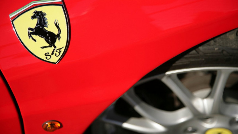 Romanii au cumparat luna trecuta zeci de Ferrari, Bentley, Aston Martin, Lamborghini si Porsche Imagine