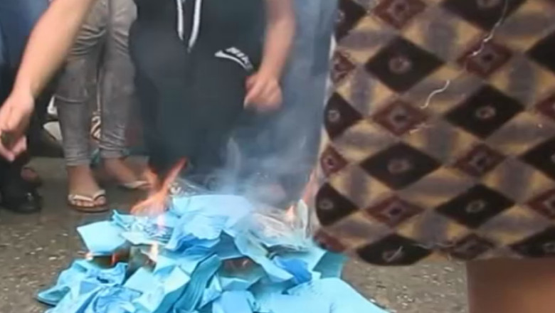 Romanii au iesit in strada la Cernauti. Sute de oameni au protestat fata de ordinul de mobilizare a tinerilor Imagine