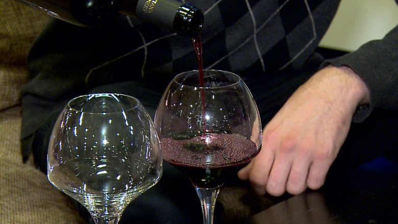 Romanii beau in exces, dar nu se trateaza de alcoolism, arata statisticile   Imagine