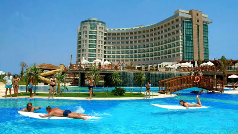 Romanii care isi pregatesc de acum vacanta de vara pot avea reduceri de pana la 30% Imagine