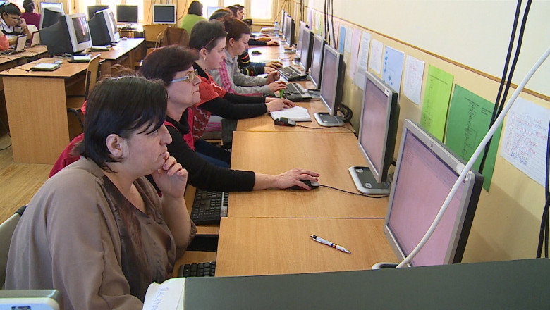 Romanii, codasi la operare pe calculator. 77% dintre angajatii romani au un nivel de competente IT minim sau nul Imagine