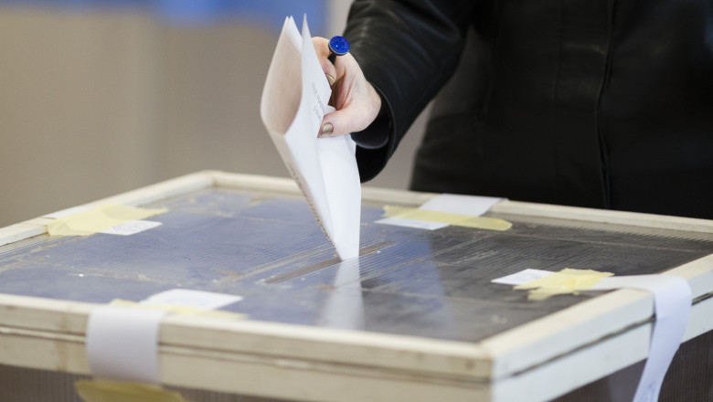 Romanii din Diaspora se pot inregistra online pentru a vota la alegerile din acest an, incepand cu 1 aprilie Imagine
