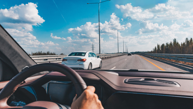 Romanii din diaspora se reintorc acasa pentru vacanta de vara: „Venim cu inima mare si plecam cu ea foarte mica” Imagine