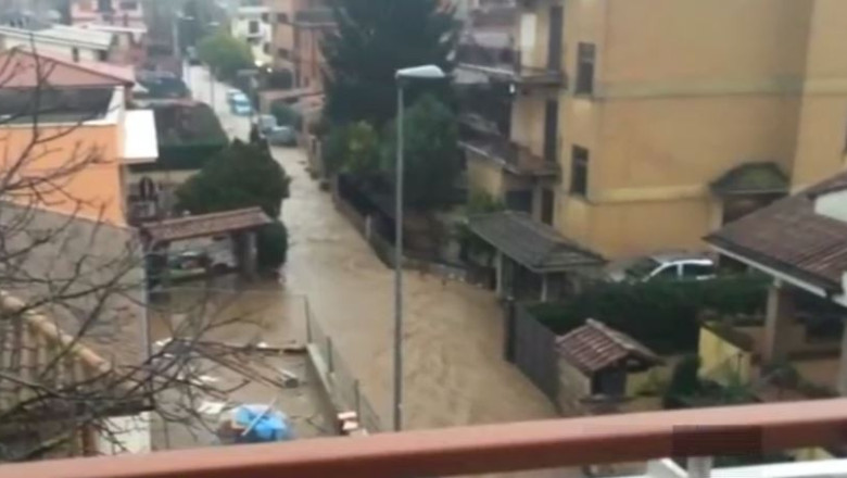 Romanii din Italia au de suferit de pe urma inundatiilor Imagine