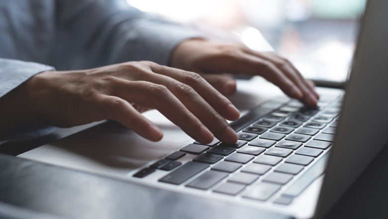 Romanii din strainatate vor avea acces online la servicii consulare Imagine