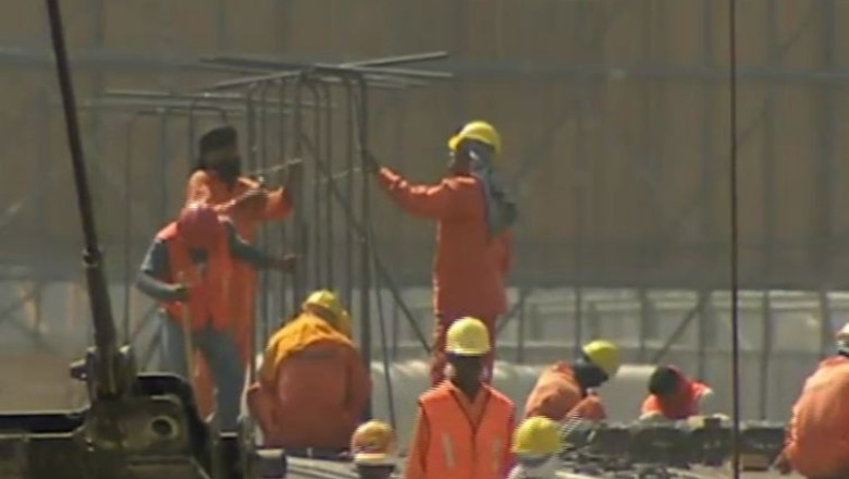 Romanii, dispusi sa munceasca la negru. 7% dintre ei primesc banii „in plic” Imagine