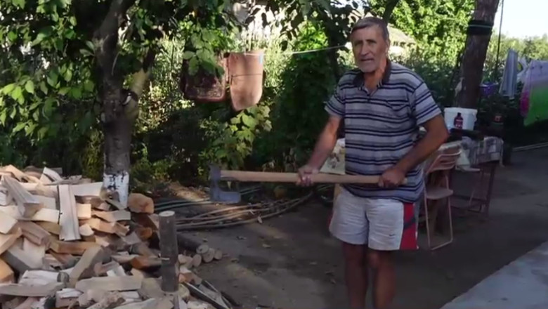 Romanii, enervati de certurile politicienilor: Nici nu ma mai uit, ce sa vad? Balciul lor? Mai bine ma duc la balci, cand e la Calarasi Imagine