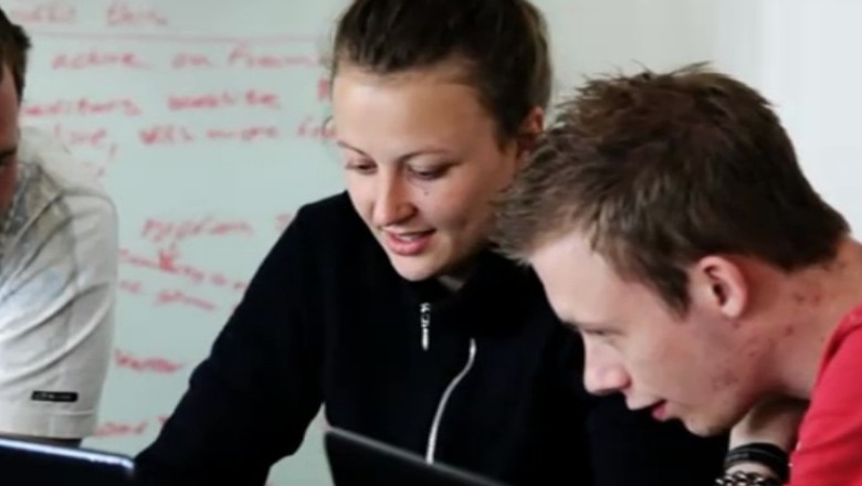 Romanii, invitati sa studieze in strainatate. Cat sunt taxele la universitatile din Europa Imagine