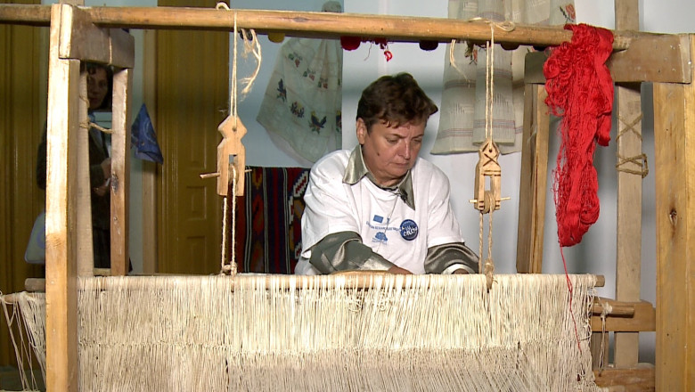 Romanii isi ignora traditiile. In schimb, strainii cheltuie mii de euro pentru obiectele noastre populare Imagine