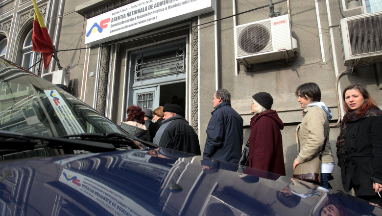 Romanii muncesc pentru taxe si mancare. Oamenii isi neglijeaza sanatatea pentru a face fata cheltuielilor casei Imagine