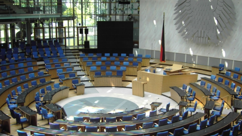 Romanii si bulgarii nu vor avea acces pe piata muncii din Germania inainte de 1 ianuarie 2014 Imagine