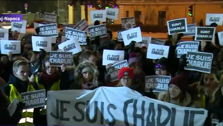 Romanii, solidari cu francezii. Mesaje de condoleante la Ambasada Frantei, mesaje de sprijin pe internet si in strada Imagine