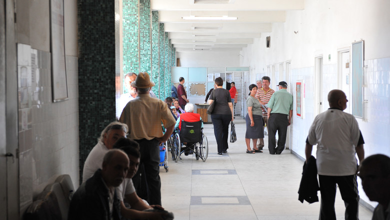 Romanii, tratati la doctor cu portia. Statul asigura doar o consultatie la 3 ani pentru pacientii de pana in 39 de ani Imagine