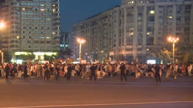 Rosia Montana a scos in strada mii de oameni in intreaga tara. La Bucuresti, protestatarii au parasit Piata Universitatii dupa ora 3:00 Imagine
