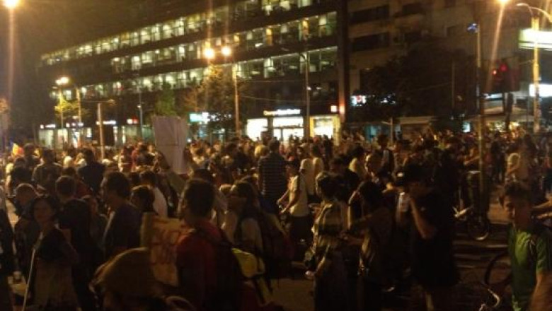 Rosia Montana. A zecea noapte de proteste in Capitala. Bulevardul Regina Elisabeta a fost din nou blocat Imagine