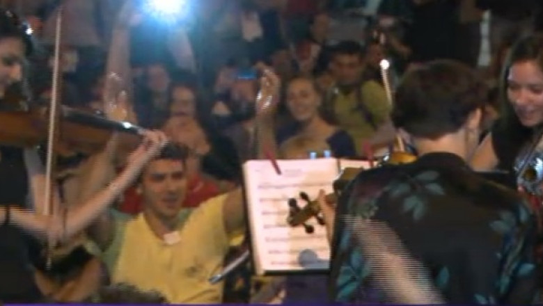 Rosia Montana. Concert improvizat la protestul de la Universitate Imagine