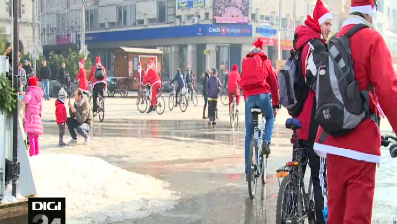 Rudolf cu pedale. Mos Craciunii biciclisti au invadat Craiova Imagine