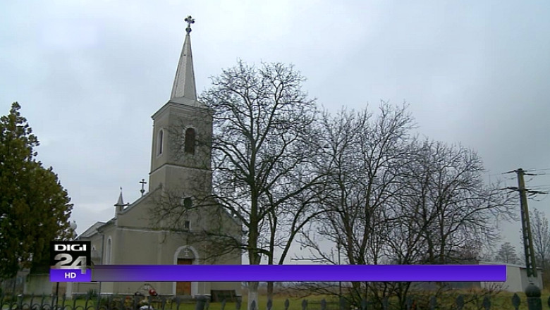 Rugaciune in ture. Credinciosii din Topa de Cris merg la liturghie pe rand: o data greco-catolicii, o data ortodocsii Imagine