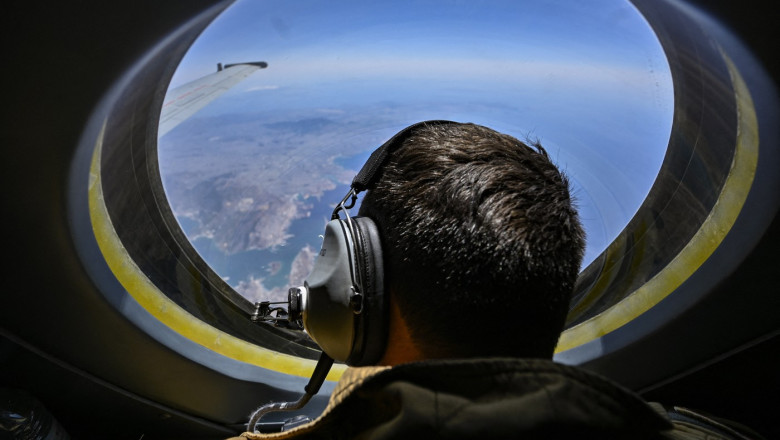 Rusia a amenintat ca va dobori avioanele de patrulare ale Frantei deasupra Marii Negre Imagine