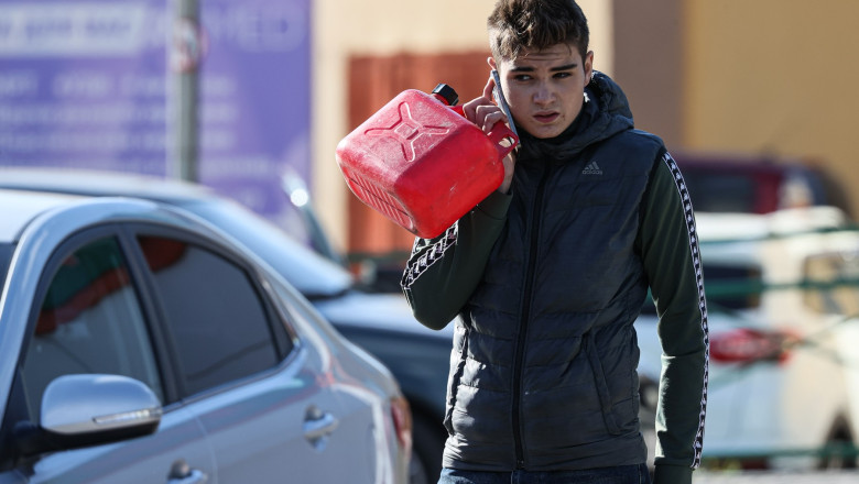Rusia a interzis exporturile de motorina si extinde restrictiile la benzina. Reactia lui Andrei Caramitru: „Decembrie, end-game” Imagine