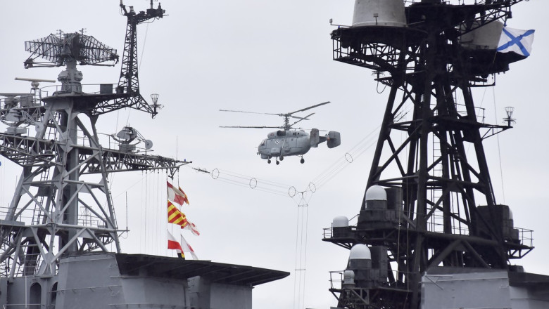 Rusia a lansat manevre militare de mare anvergura in Arctica. Sunt implicate nave si zeci de avioane si elicoptere Imagine