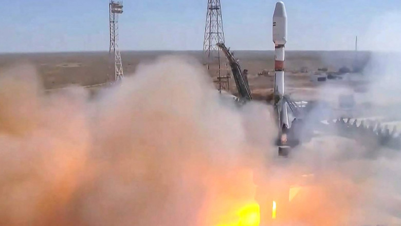 Rusia a lansat o racheta Soiuz cu peste 50 de sateliti la bord. Doi dintre acestia sunt ai Iranului Imagine