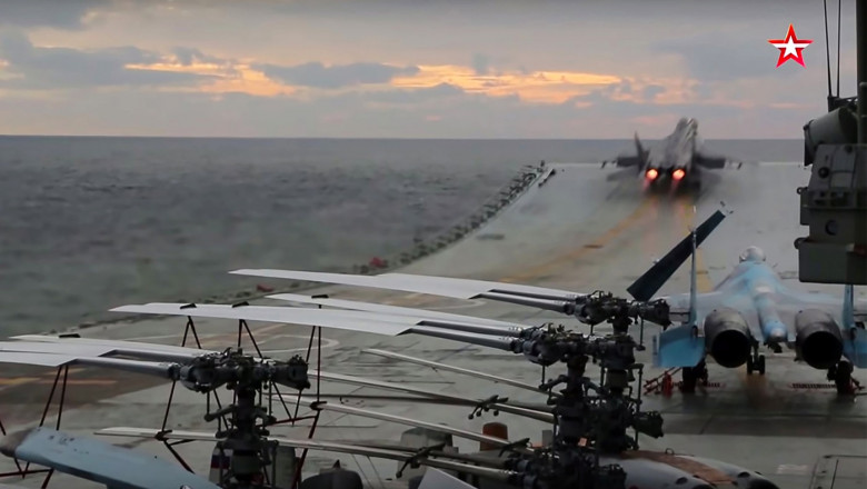 Rusia a luat marinari de pe portavionul Admiral Kuznetsov si i-a trimis pe frontul din Ucraina Imagine