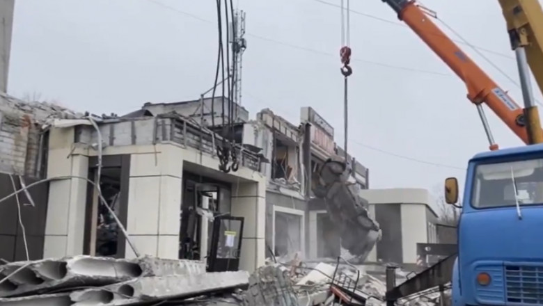 Rusia acuza Ucraina ca a bombardat o brutarie si a ucis cel putin opt civili in estul ocupat Imagine