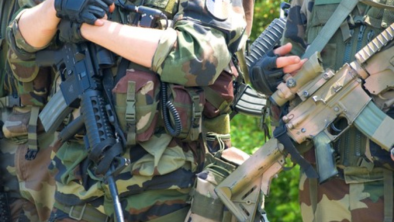 Rusia ameninta ca va ataca soldatii francezi daca vor intra in Ucraina. "Daca apar in zona de conflict, vor deveni tinte" Imagine
