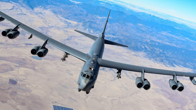 Rusia anunta ca a interceptat doua bombardiere strategice americane B-52 deasupra Marii Barent Imagine
