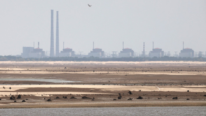 Rusia construieste linii de inalta tensiune pentru a conecta centrala nucleara de la Zaporojie la reteaua sa Imagine