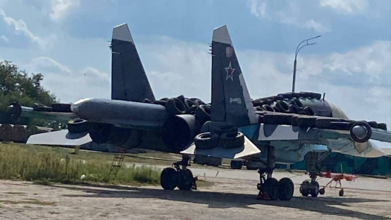 Rusia extinde moda avioanelor militare „invelite” cu anvelope auto. Care este scopul acestei miscari Imagine